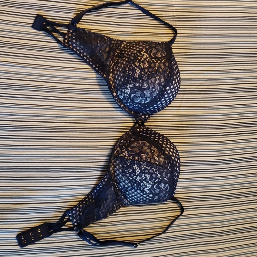 Victoria Secret's Bombshell 34C bra